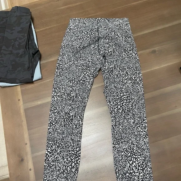Lululemon wunder train high rise no tags but unworn 25’ - Picture 2 of 3